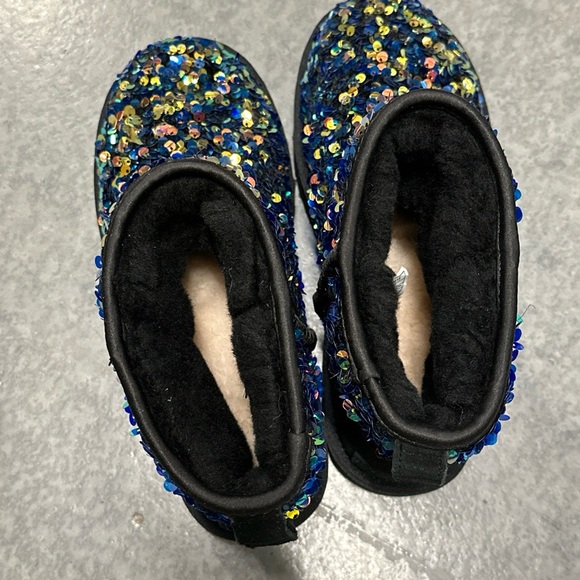 UGG Classic Mini Sequin In Medallion Blue size women’s 6 new without box - Picture 7 of 12